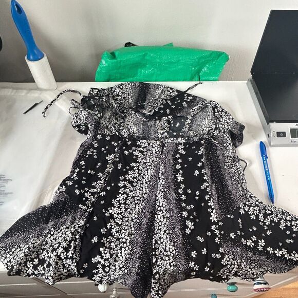 Olivaceous Black and White Floral Halter Tie Neck Open Back Flowy Romper Medium - Picture 5 of 11